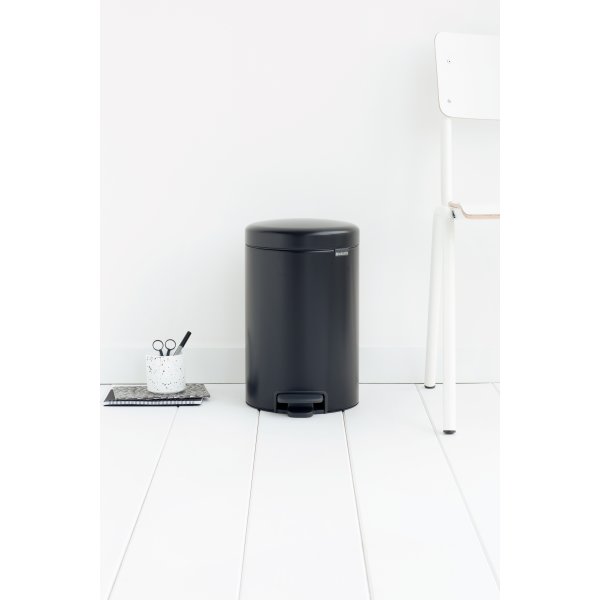 Brabantia Pedalhink 12 L, matt black