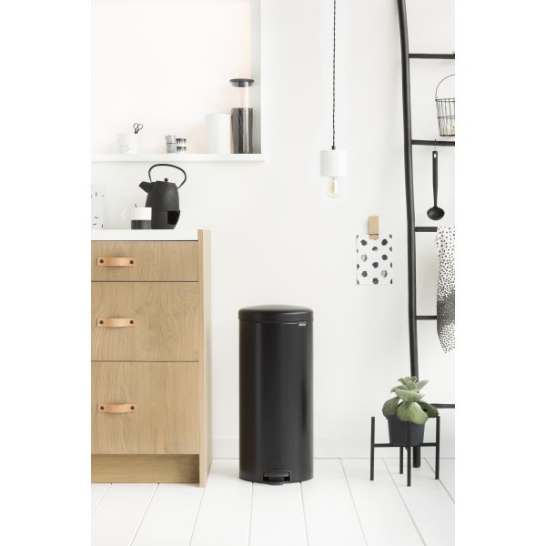 Brabantia Pedalhink 30 L, matt black
