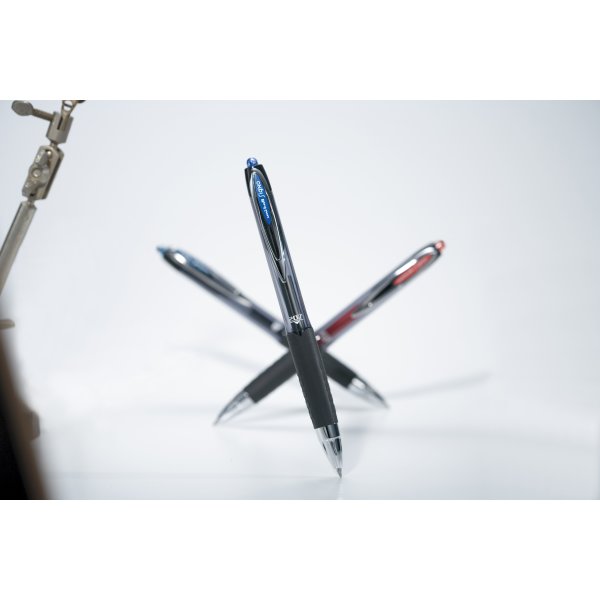 Uni-ball UMN-207 gelpen, fine, sort