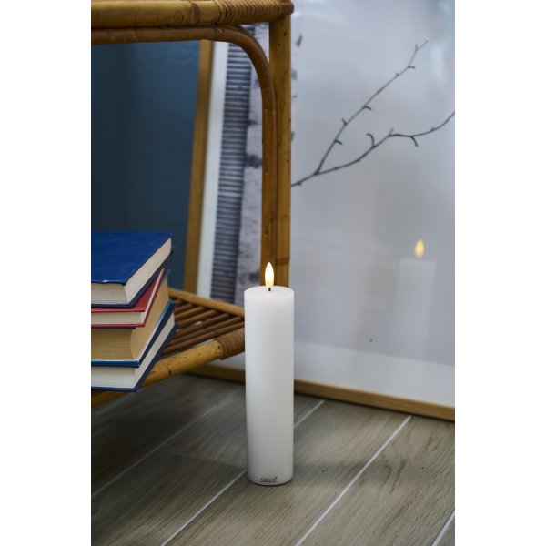 Sirius Sille uppladdningsb. LED-ljus Ø5xH20cm, vit