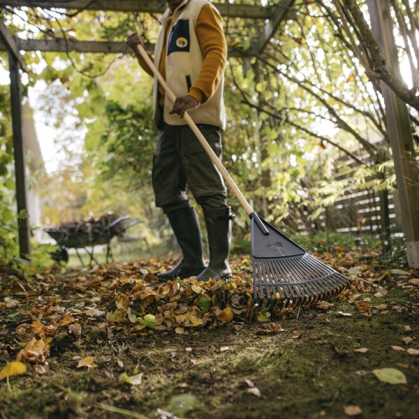 Fiskars Solid Leaf Rake, plast/trä, 199 cm.