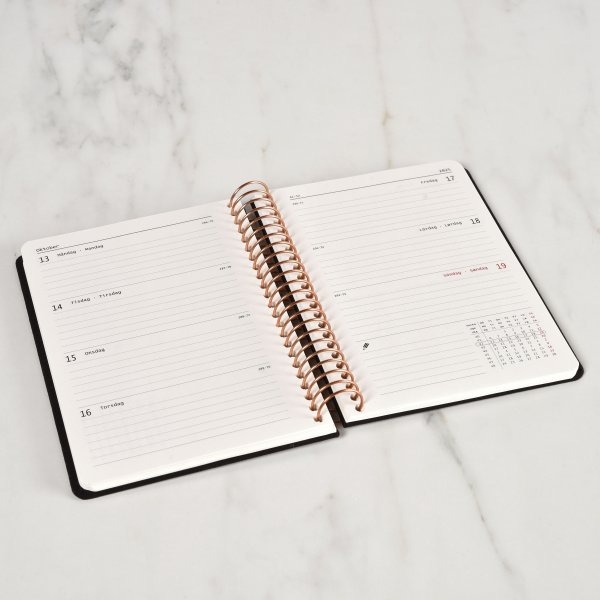 Kozo 2026 Kalender | A6 | Vecka | Svart