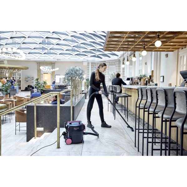 Nilfisk VP300 PINK HEPA XT Dammsugare