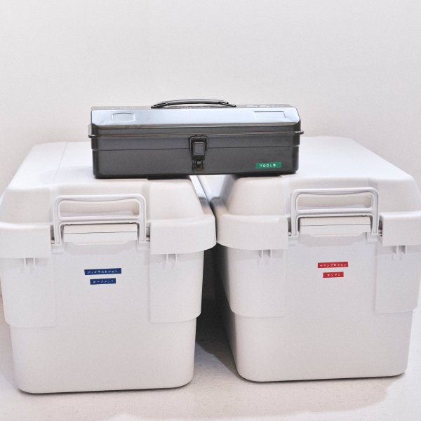 Dymo 3D präglingstape, 9 mm, vit på röd