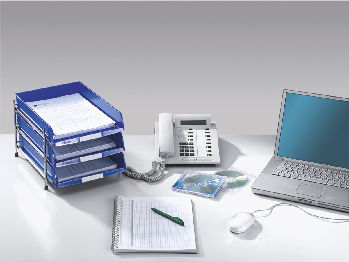 Esselte C4 brevkorgsset inkl. 3 brevkorgar, vit