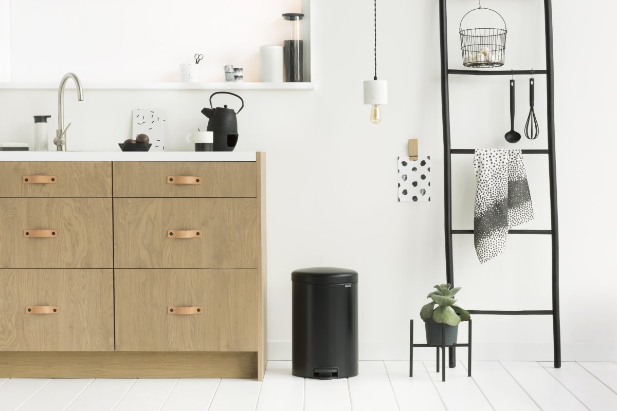 Brabantia Pedalhink 20 L, matt black