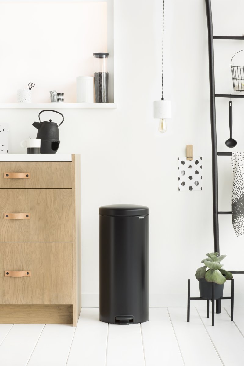 Brabantia Pedalhink 30 L, matt black