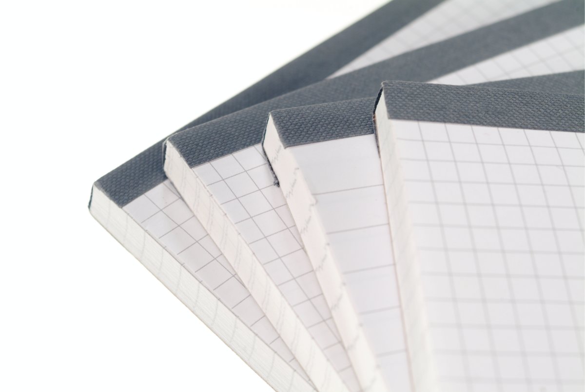Esselte Standardblock A5, linjerat, med klamrar