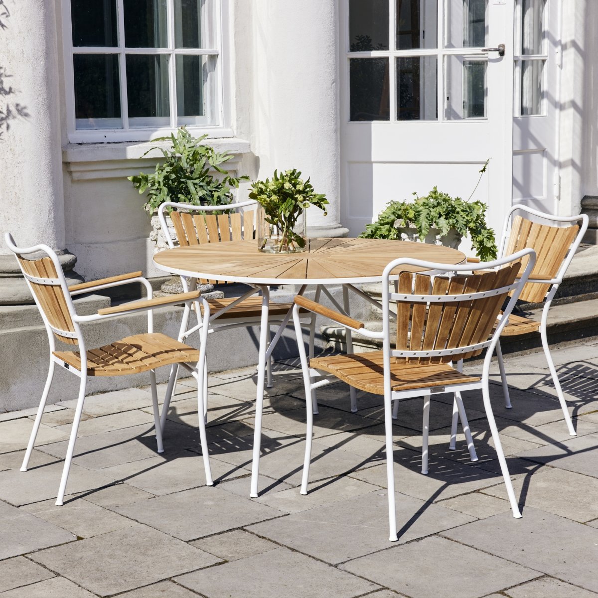 Marguerit trädgårdsbord ø110 cm + 4 stolar, Vit