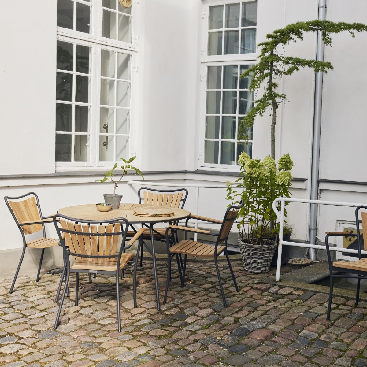 Marguerit trädgårdsbord/ø110cm + 4 stolar/Antracit