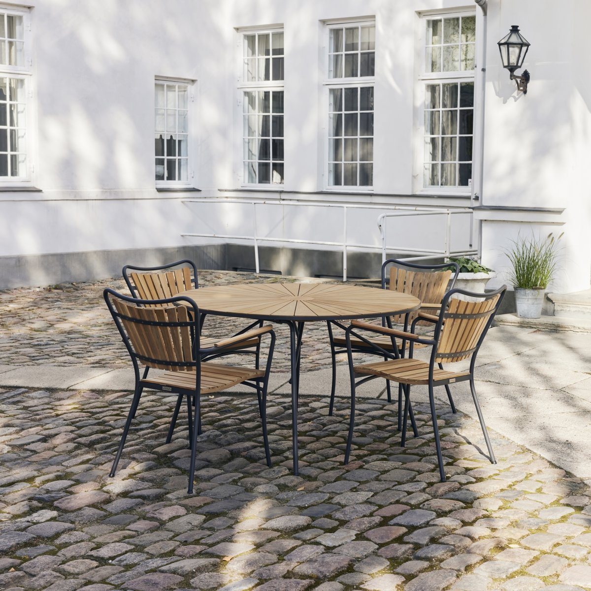 Marguerit trädgårdsbord/ø120cm + 4 stolar/Antracit