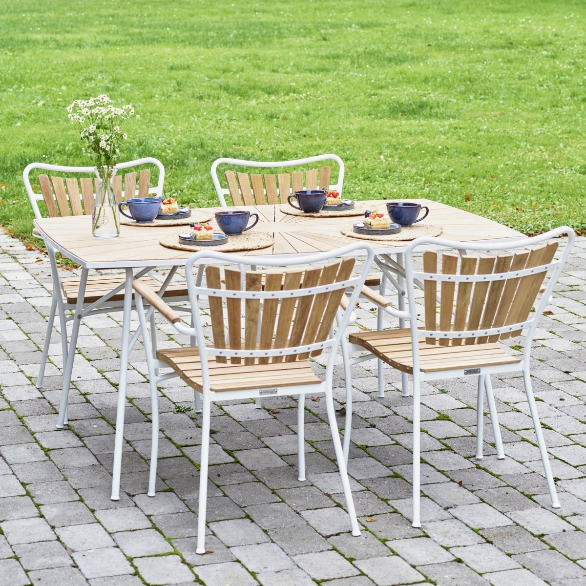 Marguerit trädgårdsbord L.144 cm + 4 stolar, Vit