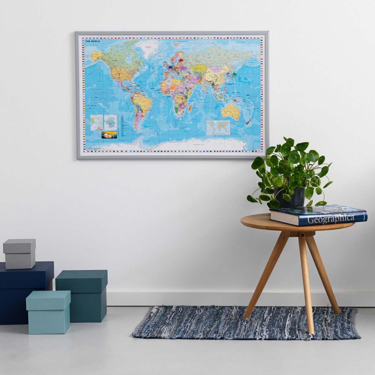NAGA inramad världskarta 60 x 90 cm, färg