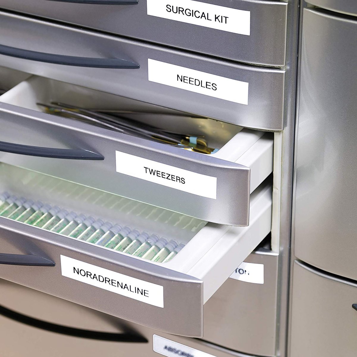 Dymo D1 etikettape 6mm, svart på vitt