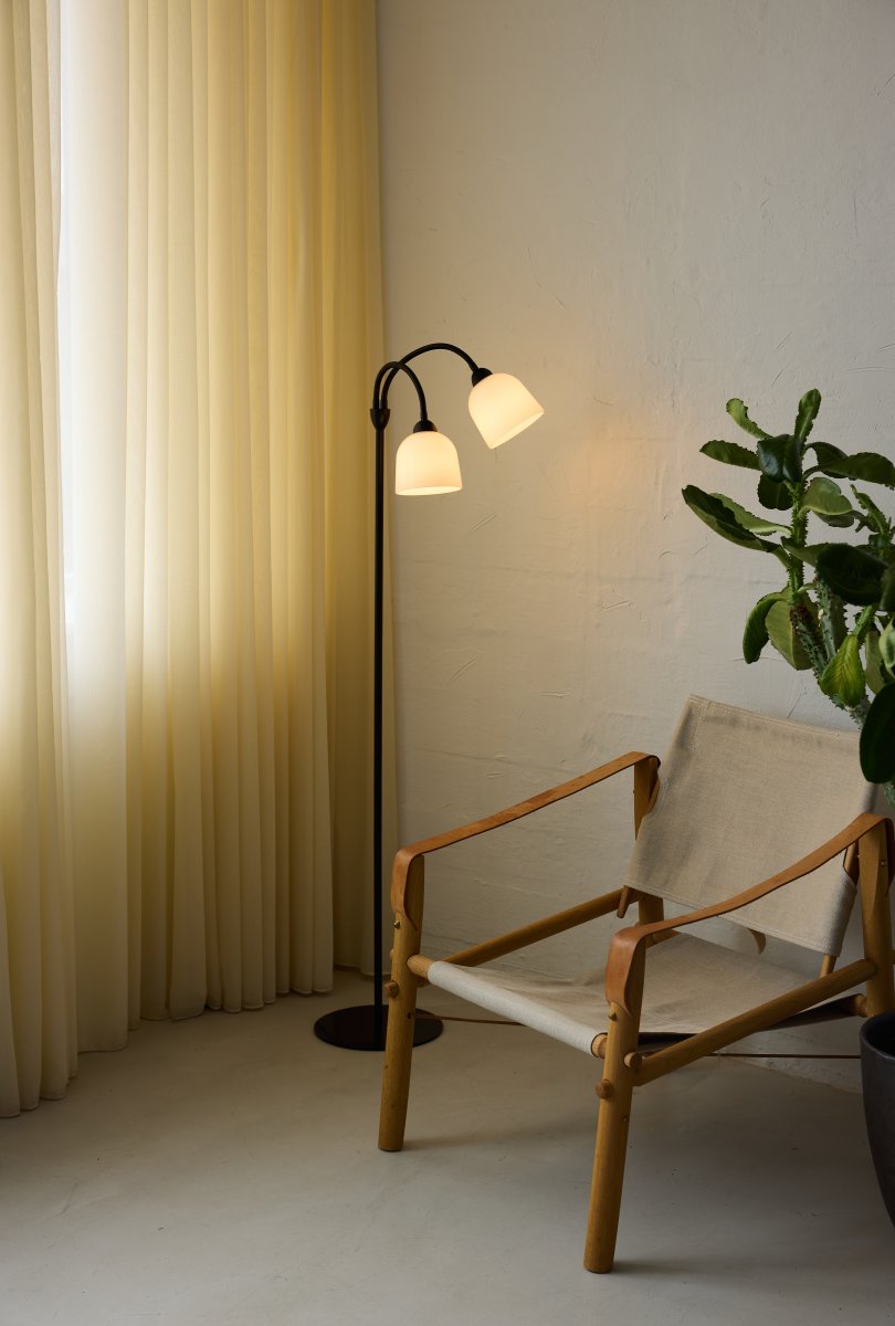 Glow golvlampa med 2 armar Ø12 cm, svart