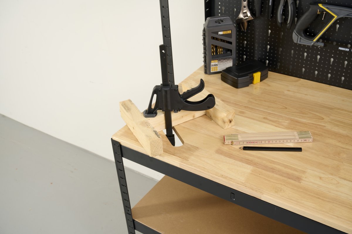 Probuilder arbetsbänk med verktygstavla och hyllor