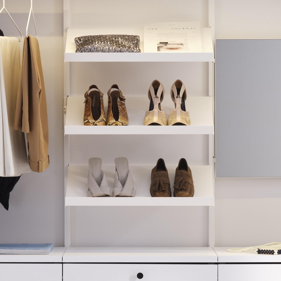 Elfa Decor metallhylla med lutning, B60, matt vit