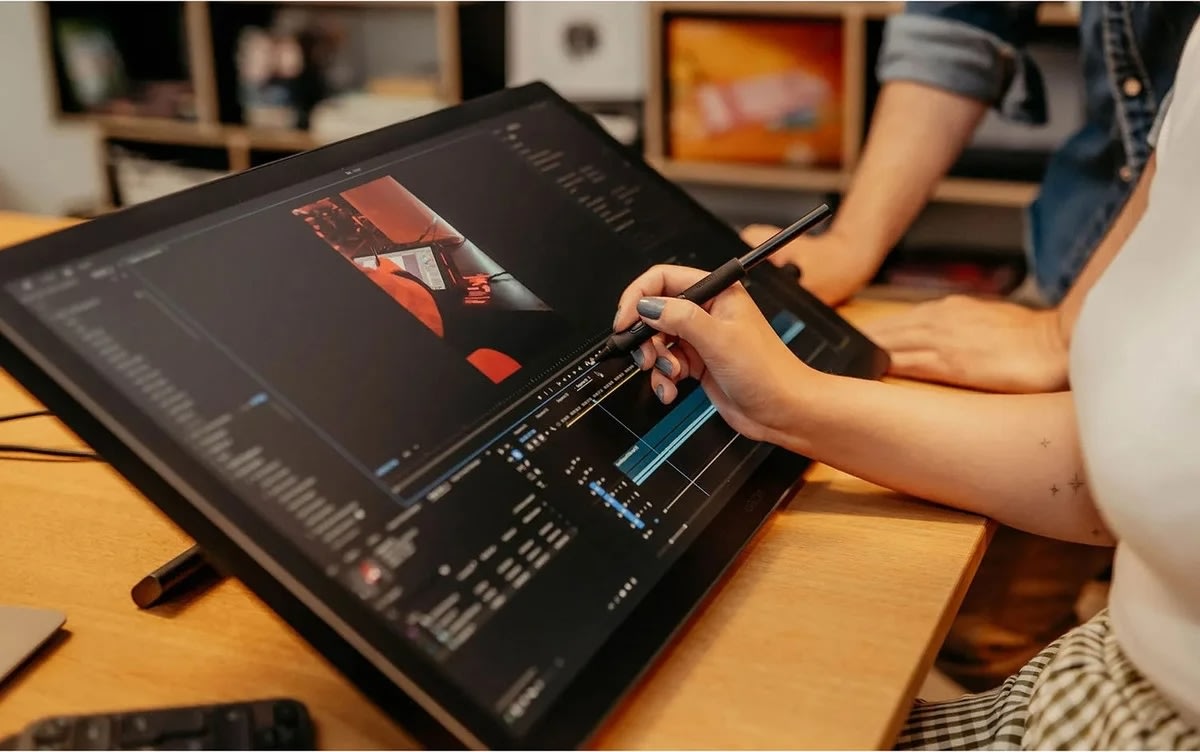 Wacom Display Cintiq 24 (2025), svart