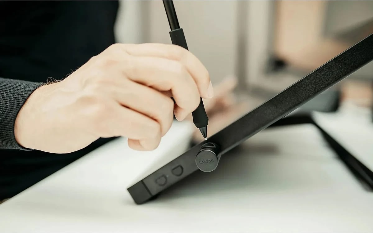 Wacom Display Cintiq 24 (2025), svart