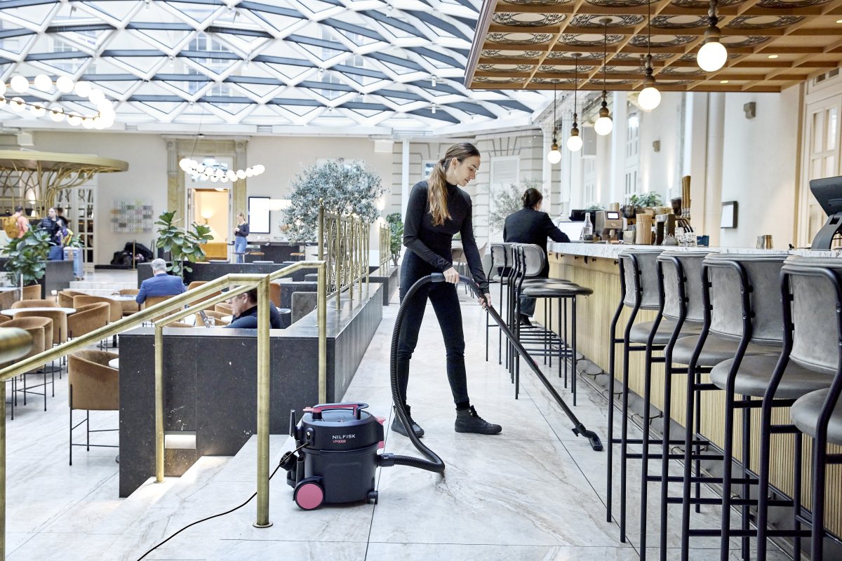 Nilfisk VP300 PINK HEPA XT Dammsugare