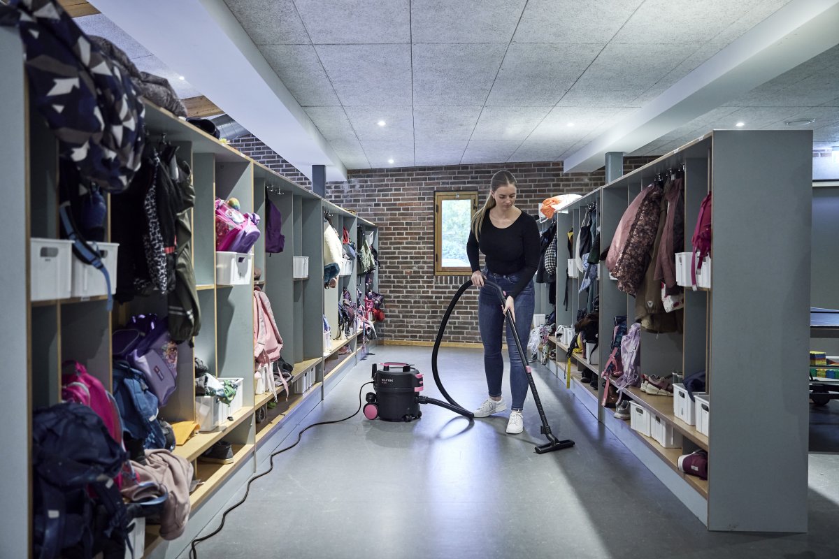 Nilfisk VP300 PINK HEPA XT Dammsugare