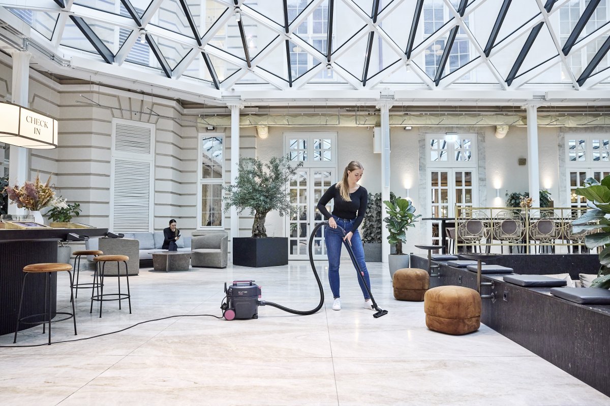 Nilfisk VP300 PINK HEPA XT Dammsugare