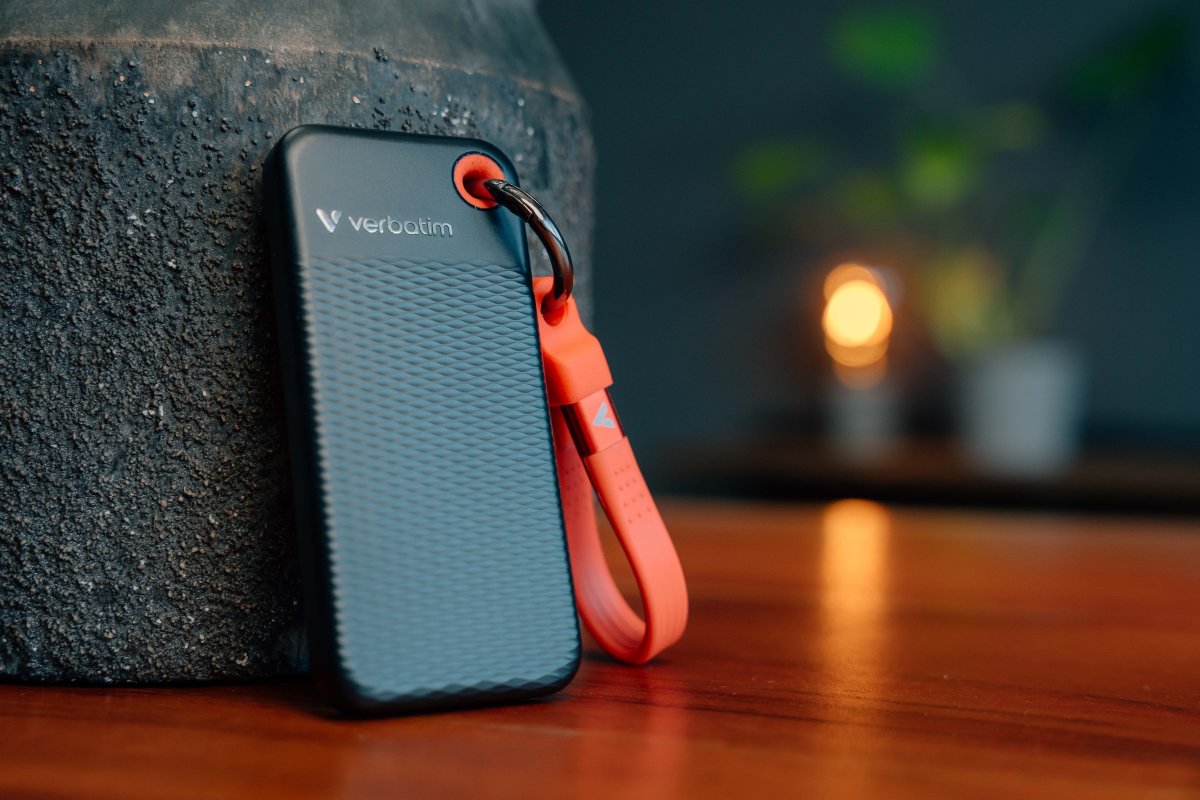 VERBATIM USB 3.2 Gen 2 2TB, SSD, Svart/Röd