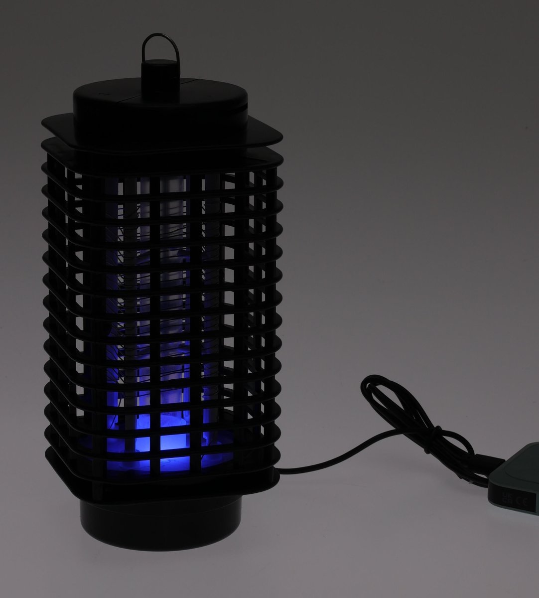 Elektrisk myggavskräckare, UV-ljus, 10x10x22 cm.