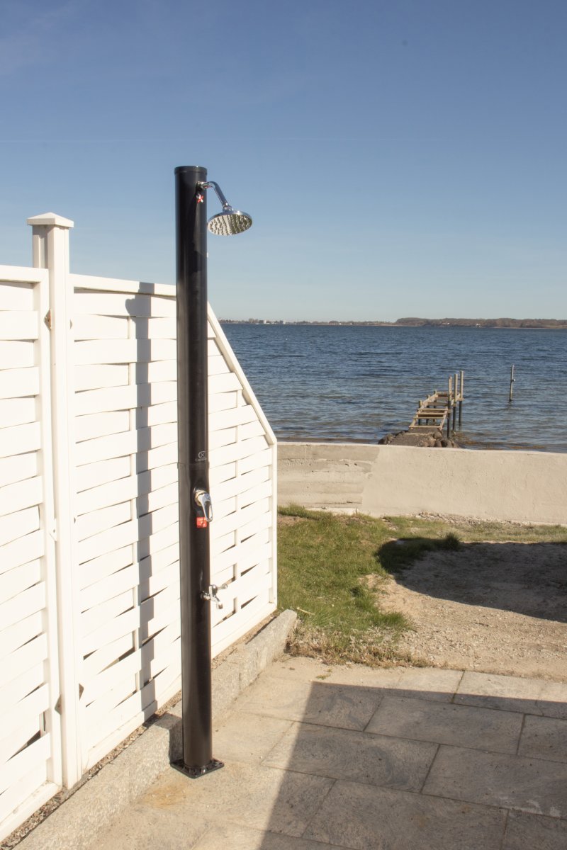 CapableX Soluppvärmd utomhusdusch