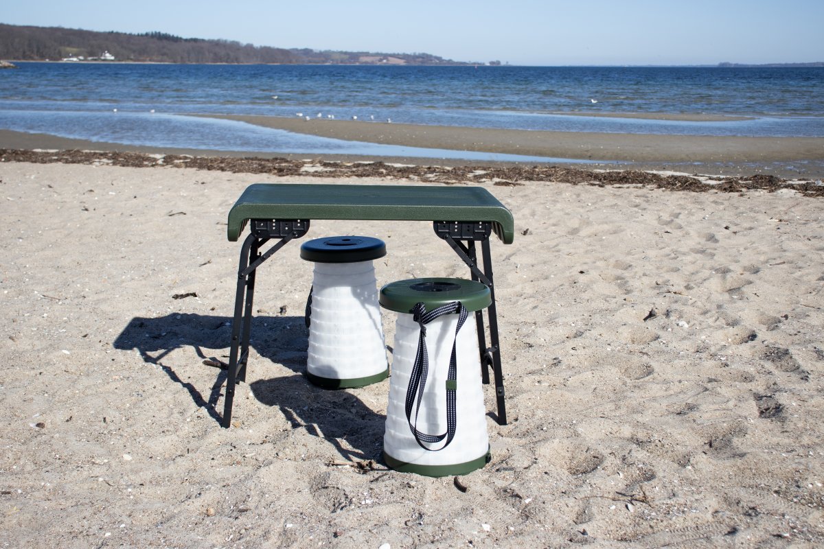 CapableX Hopfällbart set bord & pallar m/led