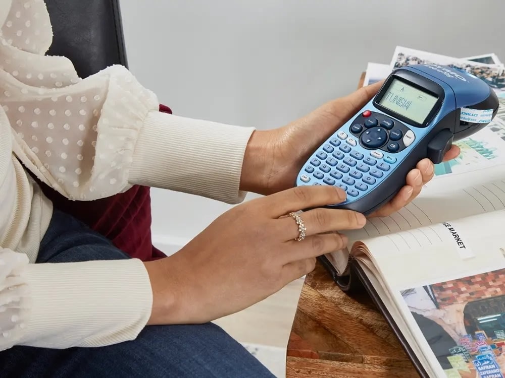 Dymo Letratag etikettape, 12 mm, svart på grön