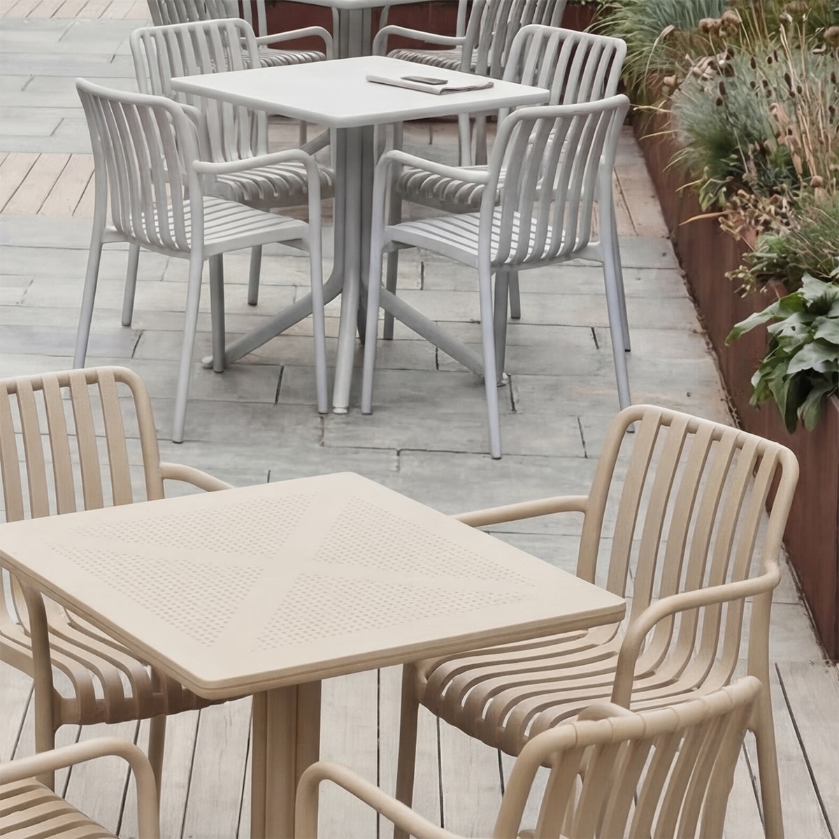 Cuba Trädgårdsstol, plast, UV, stapelbar, sand