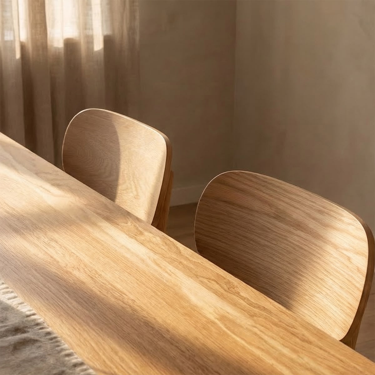 NordicLine matsalsset m. 6 stolar m. stoppning, ek