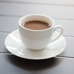 Kopp med fat Aida Café