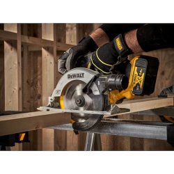 DEWALT 18V XR borstlös cirkelsåg