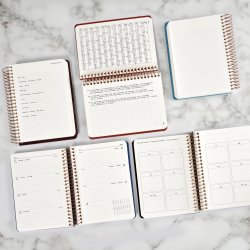 Kozo 2026 Kalender | A6 | Vecka | Svart